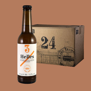 Im Vordergrund sieht man die Flasche und im Hintergrund der 24er Karton in dem die Flaschen verpackt und versendet werden.