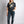 Laden Sie das Bild in den Galerie-Viewer, Model, welches das T-shirt trägt.