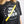 Laden Sie das Bild in den Galerie-Viewer, Model, welches das T-shirt trägt. Nahaufnahme des Logos.