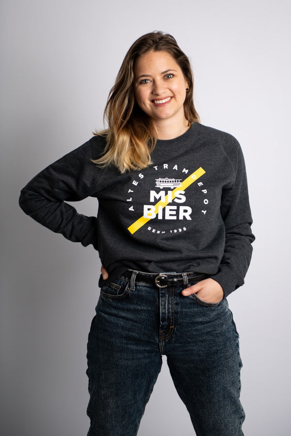 Model mit Pullover.