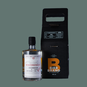 Links Flasche, rechts schöne schwarze Verpackung mit Tragriemen.