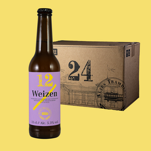 Im Vordergrund sieht man die Flasche und im Hintergrund der 24er Karton in dem die Flaschen verpackt und versendet werden.