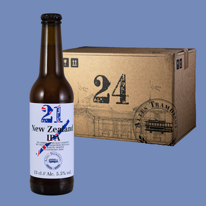 Bierflasche mit 24 Karton im Hintergrund